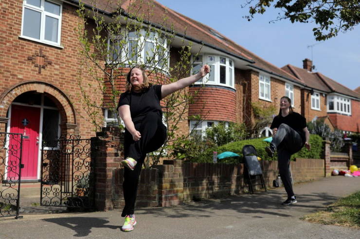 Fitness Instructor Trains Her Whole Street During Quarantine