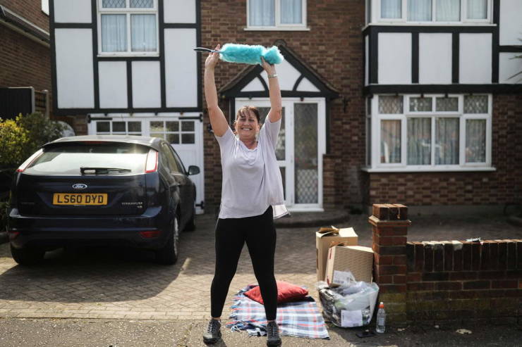 Fitness Instructor Trains Her Whole Street During Quarantine
