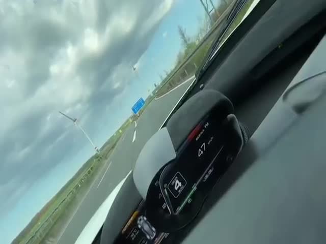 LaFerrari With Casual 372 Km/H On A German Autobahn