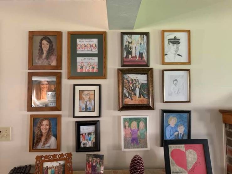 Girl Gradually Replaces Family Portraits With Drawings, Waits For Parents To Notice