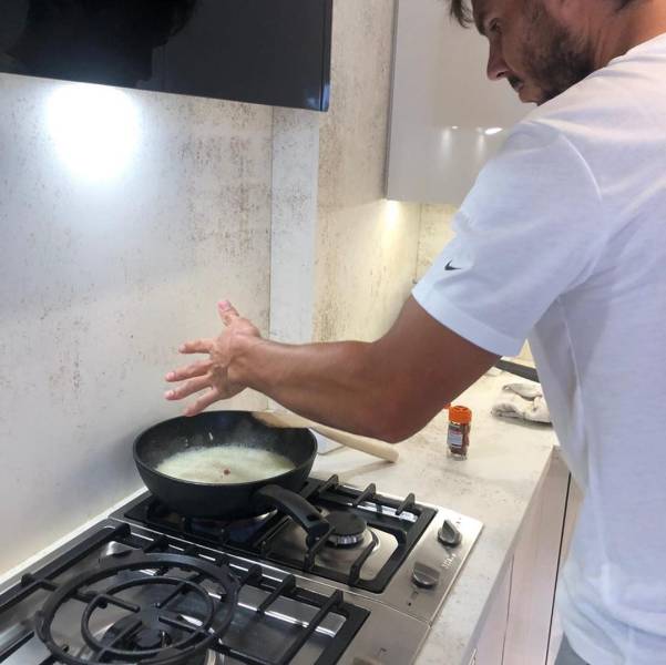 Celebs Who Don’t Always Overedit Their Social Media Photos Celebs Who Don’t Always Overedit Their Social Media Photos