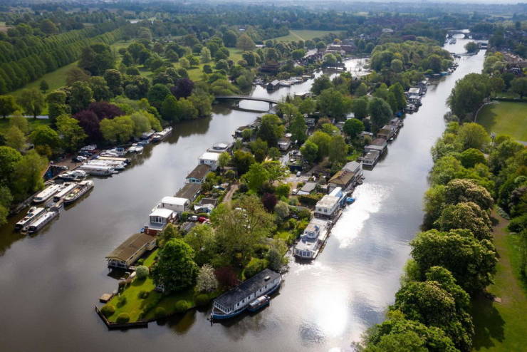 This Tiny Island On Thames Is Where Coronavirus Has No Power