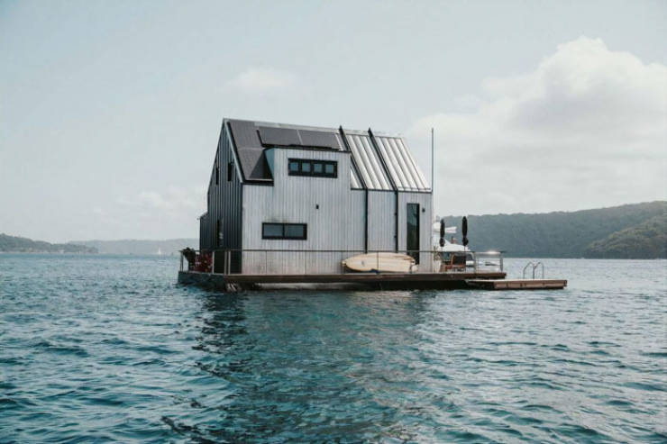 This Australian Floating Villa Only Needs Solar Energy To Function, And You Can Even Stay There!