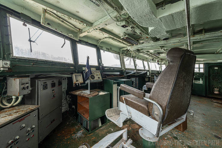 Guy Shows The Insides Of Decommissioned Warships