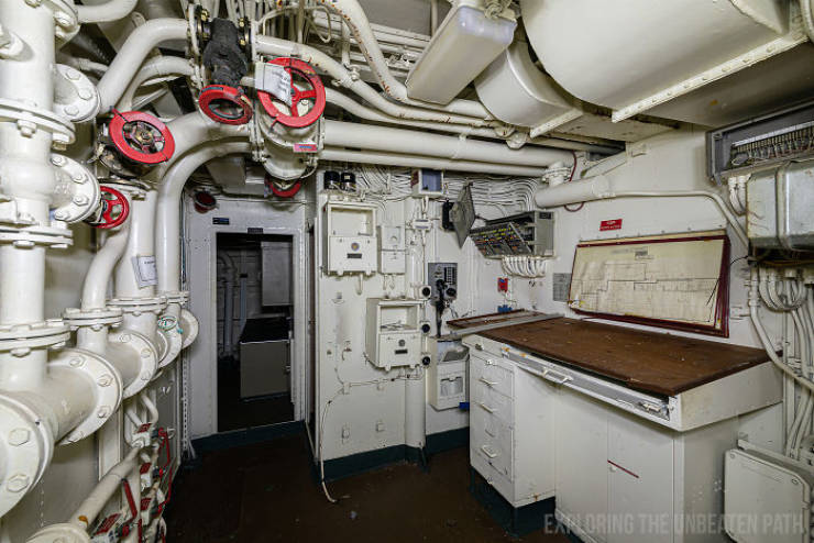 Guy Shows The Insides Of Decommissioned Warships