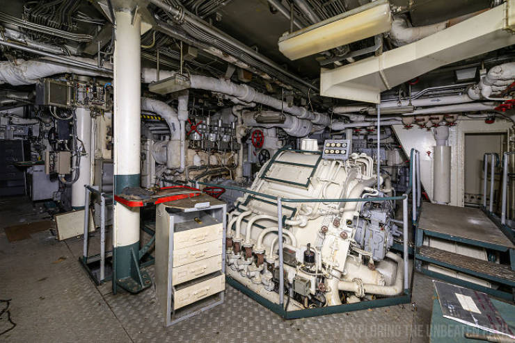 Guy Shows The Insides Of Decommissioned Warships