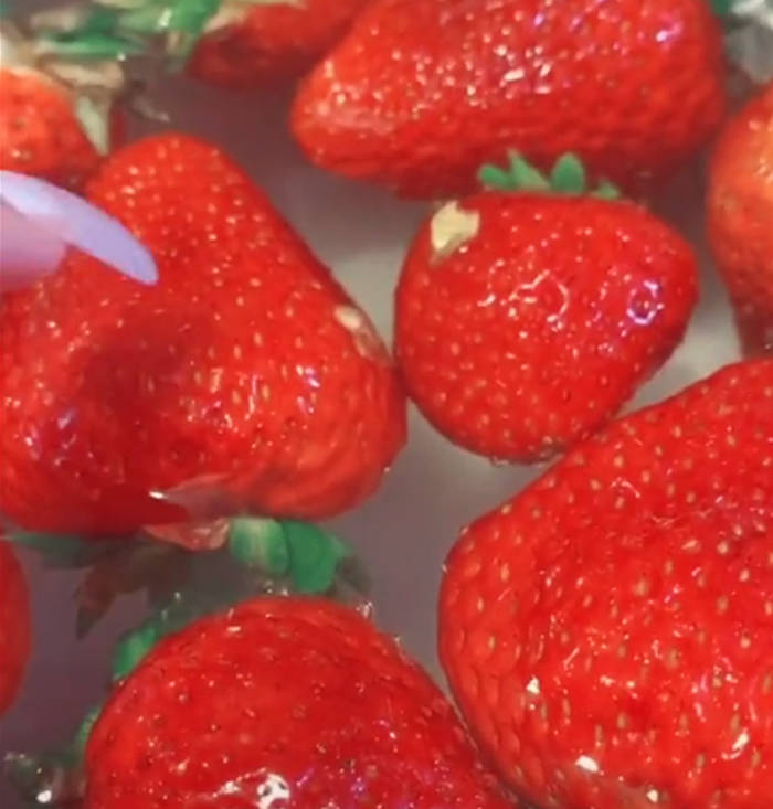 What Happens When You Wash Strawberries The “Proper” Way