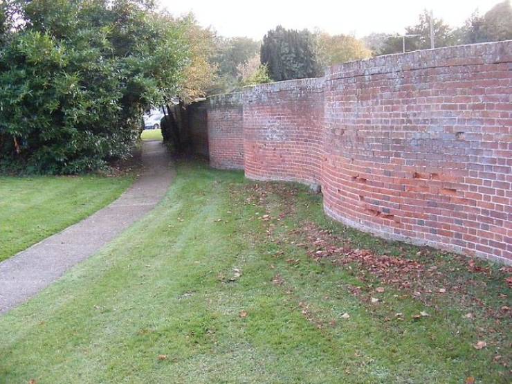 United Kingdom Is Full Of These Wavy Brick Walls!