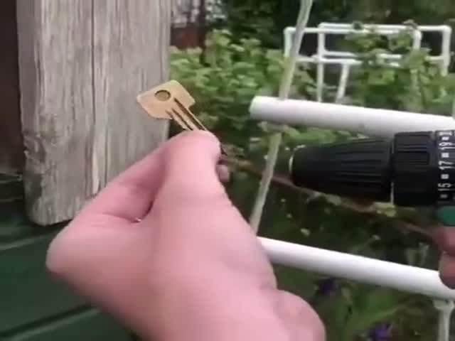 A Very Tricky Way To Screw In A Hook