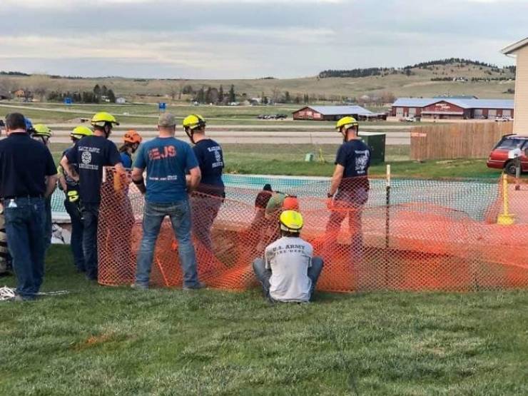 Giant Sinkhole Appeared In South Dakota, People Immediately Ventured Forth To Investigate