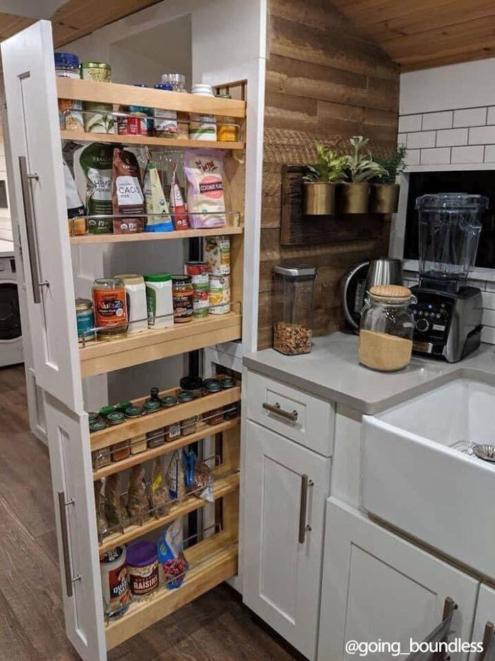 Couple Turns An Old ’90s School Bus Into Their New Home