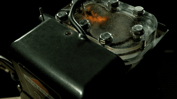 4K High-Speed Camera Reveals The Inner Workings Of A Combustion Engine