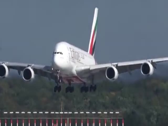 A380 Nearly Loses Control In A Heavy Crosswind