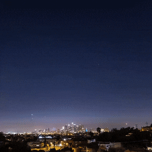an_amazing_twilight_phenomenon_created_by_spacex_falcon_9_rocket_01.gif