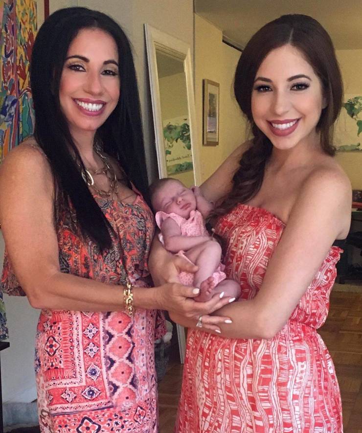 These Mother And Daughter Look Like They’re Sisters!