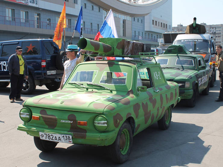 Russians Love Tanks. Car Tanks!