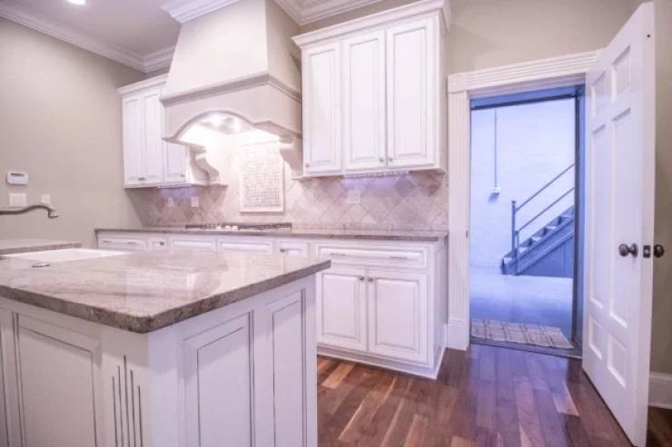 This House Listing Gets Weirder The Longer You Scroll Through It