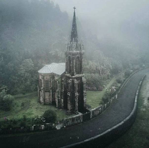 Abandoned Places Are Both Creepy And Majestic…