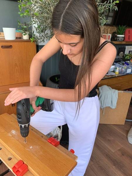 12-Year-Old Girl Spends A Week To Redecorate Her Family’s Home
