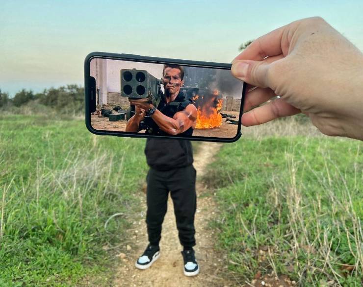 This Guy Removes The Line Between Reality And Imagination Using His Phone