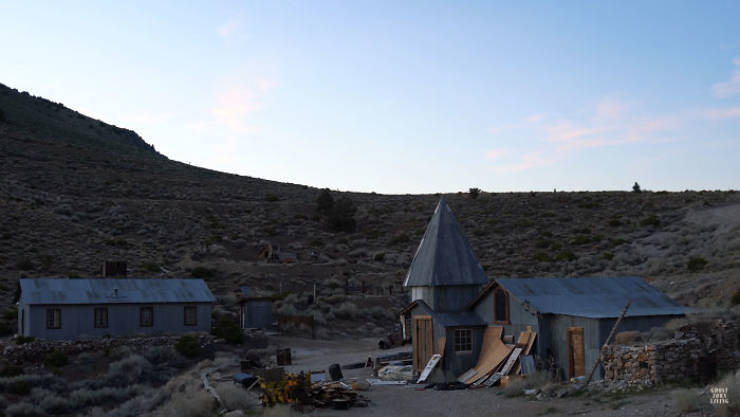 Guy Casually Buys A Ghost Town For $1.4 M And Self-Isolates There For Six Months, Rebuilding The Town In The Process