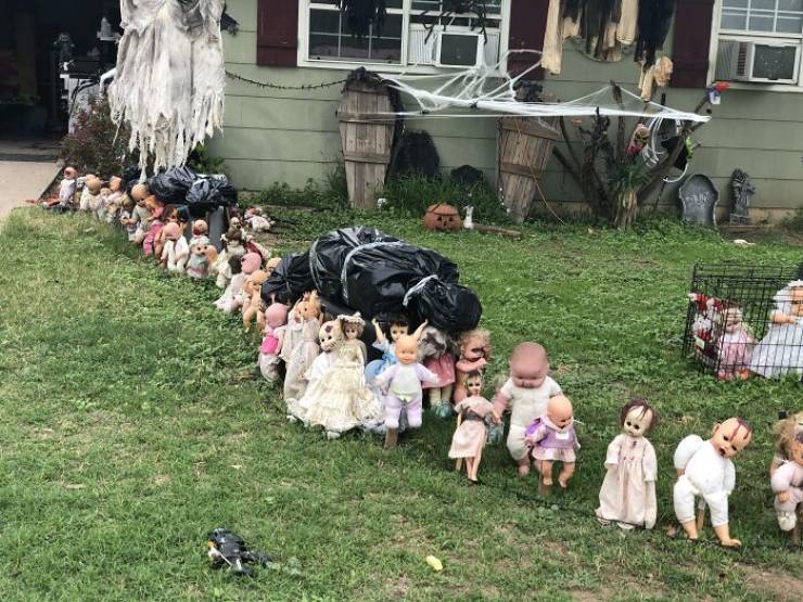 These Halloween Decorations Are Rather Scary…