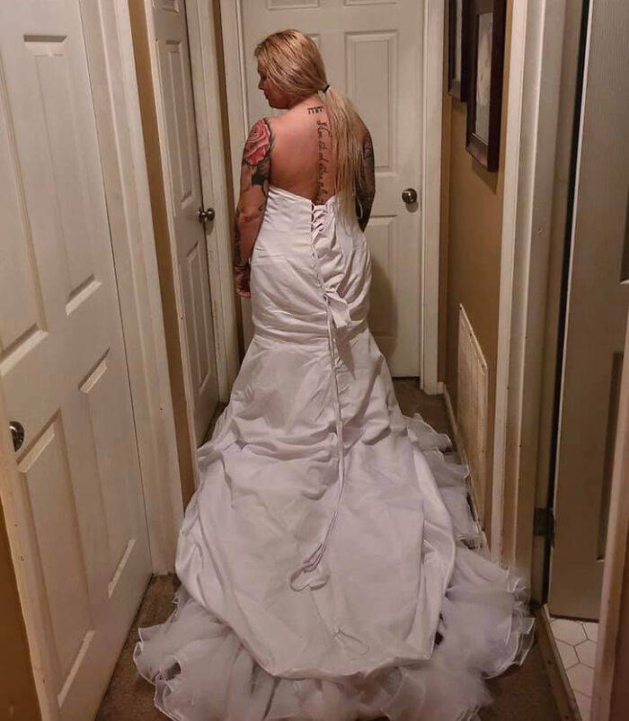 Bride Complains That Her Wedding Dress Is Very Different From What She Ordered, Receives A Response From The Vendor