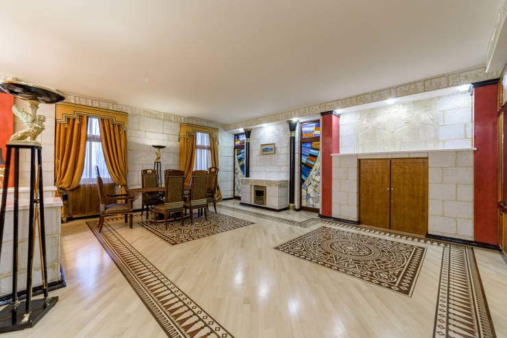 Want To Live Like A Pharaoh? Then This $1.7 Million Moscow Apartment Is For You!