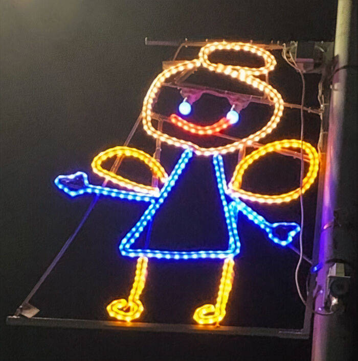 In This Village, It’s Kids Who Design The Christmas Lights!