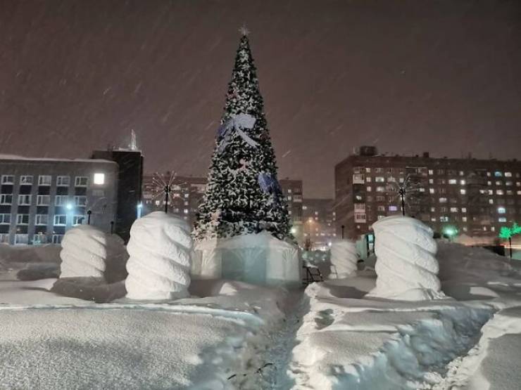 One Of Russia’s Coldest Cities Gets A Two-Month Pack Of Snow In Just Five Days!