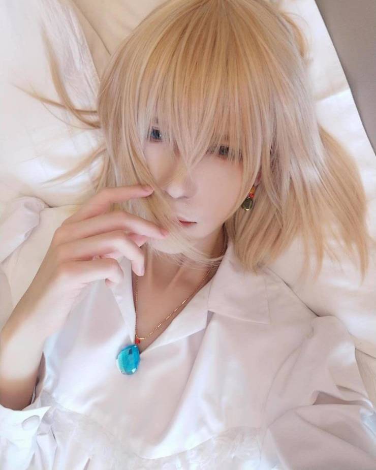 This Guy Is Actually A Cosplayer Girl!