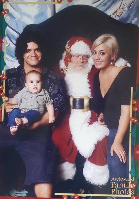 These Christmas Family Photos Are Pretty Awkward…