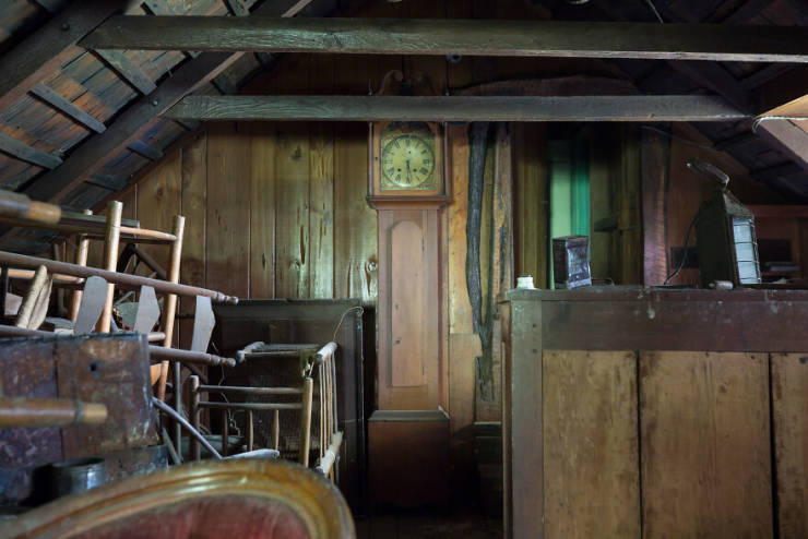 This Abandoned XIX Century Cottage Once Belonged To A Curio Collector…