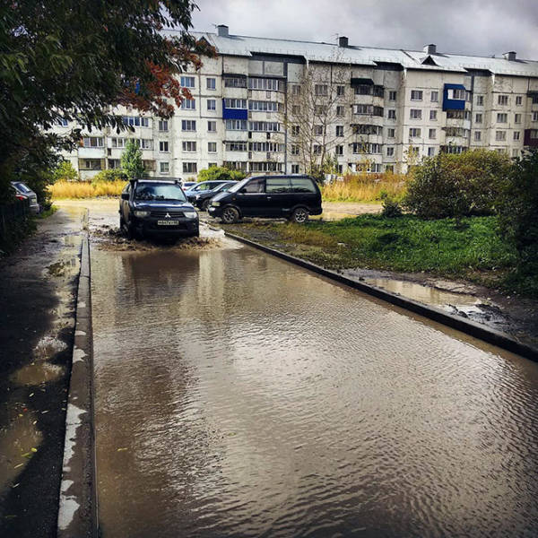 There’s A 25-Year-Old Russian Puddle That Has Its Own “Instagram” Account…