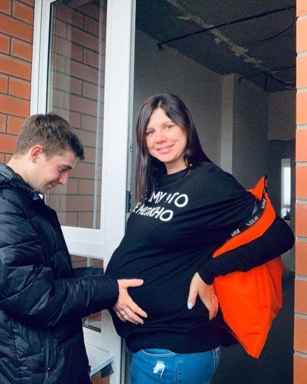 Russian Influencer Gives Birth To Her Stepson’s Baby…