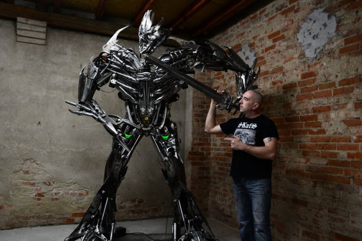 Polish Artist Turns Scrap Metal Into Incredible Sculptures