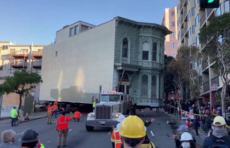 Man Pays $400 Thousand To Have His $2.6 Million Victorian House Moved Seven Blocks In San Francisco