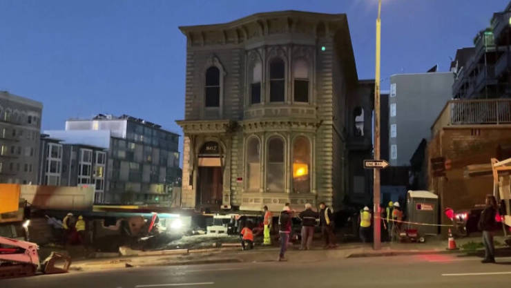 Man Pays $400 Thousand To Have His $2.6 Million Victorian House Moved Seven Blocks In San Francisco