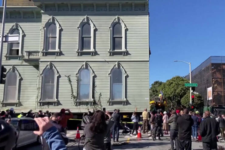 Man Pays $400 Thousand To Have His $2.6 Million Victorian House Moved Seven Blocks In San Francisco