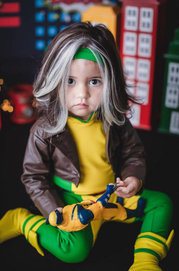 Mother Teaches Her Two-Year-Old Daughter To Be Proud Of The White Streak She Has In Her Hair