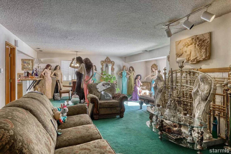 This House Is Not Creepy At All…