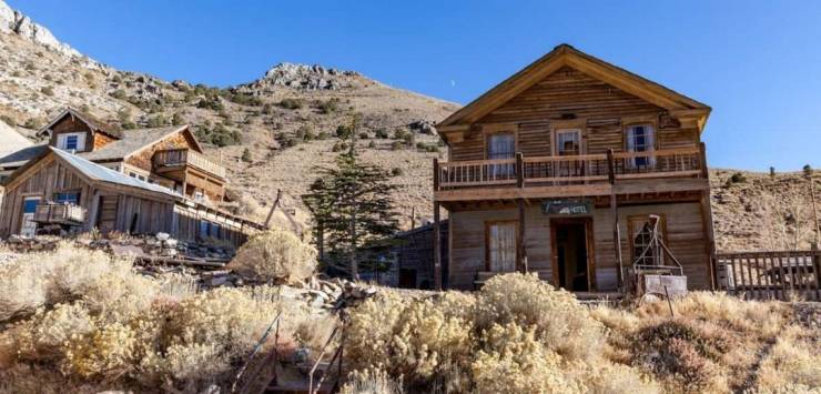 American Entrepreneur Buys An Abandoned Town, Lives There Alone