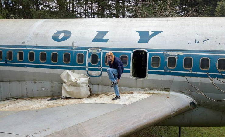 Old “Boeing” Gets Turned Into A House In The Woods