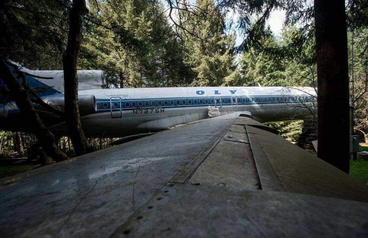 Old “Boeing” Gets Turned Into A House In The Woods