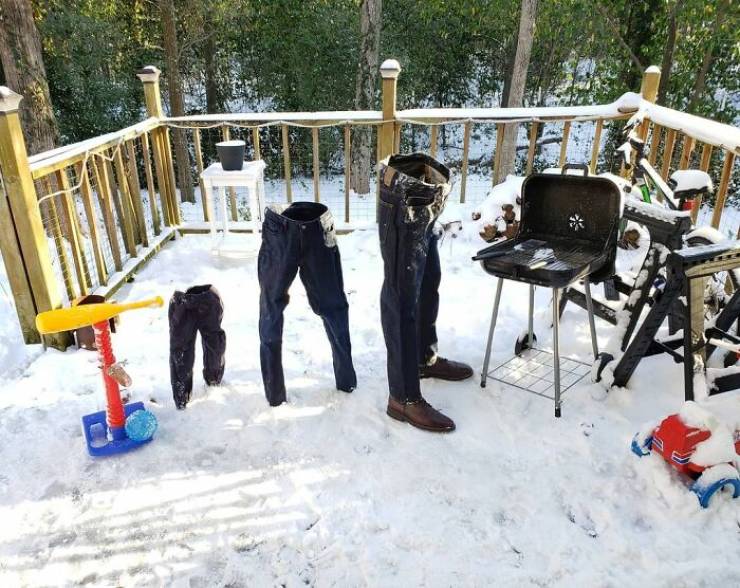 People Are Freezing Their Clothes And It Looks Kinda Creepy…