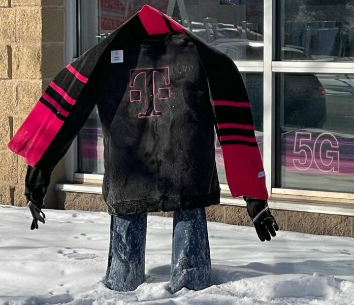 People Are Freezing Their Clothes And It Looks Kinda Creepy…