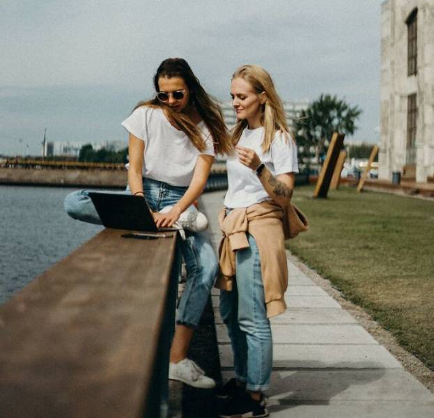 Real Life Of Influencers, As Told By Their Friends