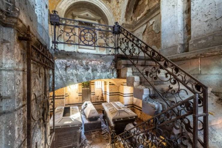 These Abandoned Places Are Enthralling!