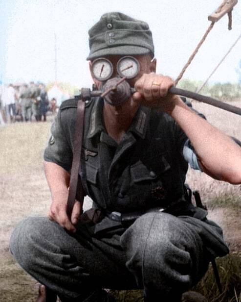 Historical Photos Colorized By “Cassowary Colorizations”