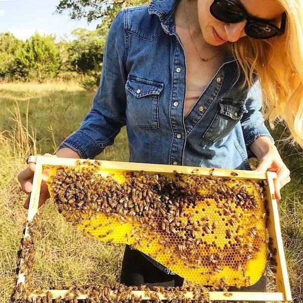 Meet Erika Thompson The Bee Queen 18 Pics 4 S